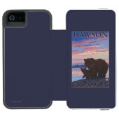 Bär und CUB - Dawson, Alaska Incipio iPhone Geldbeutel-Hülle (Folio Geöffnet)