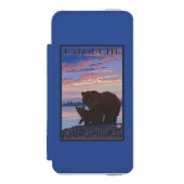 Bär und CUB - Latouche, Alaska Incipio iPhone Geldbeutel-Hülle (Folio Vorderseite)
