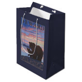 Bär und CUB - Seward, Alaska Mittlere Geschenktüte (Vorderseite Schrägansicht)