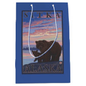 Bär und CUB - Sitka, Alaska Mittlere Geschenktüte (Vorderseite)