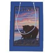 Bär und CUB - Skagway, Alaska Mittlere Geschenktüte (Rückseite)