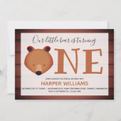 Bär verwandelt ein Holztier zum ersten Geburtstag Einladung (Vorderseite)