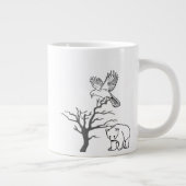 Bär, Vogel und kahler Baum in der Naturszene Jumbo-Tasse (Rechts)