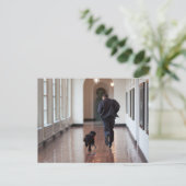 Barack & Bo Obama Postkarte (Stehend Vorderseite)