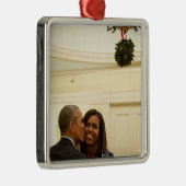 Barack und Michelle Mistletoe - Sq. Keramik-Orname Silbernes Ornament (Rechts)