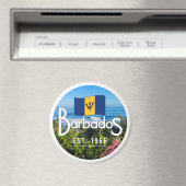 "Barbados Est. 1966" Ost-Küstenansicht mit Flagge Magnet (In Situ (Geschirrspüler))