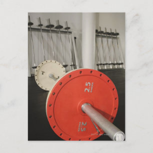 Barbell im Fitnessraum Postkarte