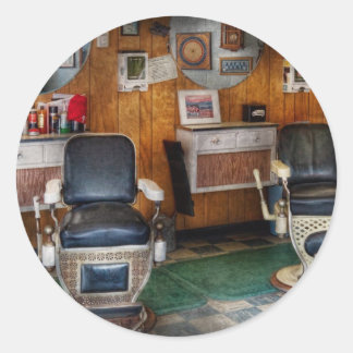 Barber - Frankreich, NJ - Zwei alte Friseurstühle Runder Aufkleber