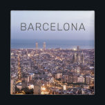 Barcelona Katalonien Sunset Skyline Spanien Stadt Magnet<br><div class="desc">Barcelona Catalonia skyline City Sonnenuntergang. BCN Spanien Vintage Souvenir für Barcelona Urlaub. Stadtgestaltung für Spanien und Katalonien Urlaub. Barcelona Sonnenuntergang Panorama für Reisende. Barcelona Skyline in Katalonien Spanien Andenken. Barcelona Sonnenuntergang Panorama-Design mit Buchstaben für Spanien Urlaub und Reise nach BCN. Barcelona City Retro Design für Urlaub. Sie können das Design...</div>