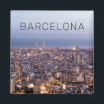 Barcelona Katalonien Sunset Skyline Spanien Stadt Magnet<br><div class="desc">Barcelona Catalonia skyline City Sonnenuntergang. BCN Spanien Vintage Souvenir für Barcelona Urlaub. Stadtgestaltung für Spanien und Katalonien Urlaub. Barcelona Sonnenuntergang Panorama für Reisende. Barcelona Skyline in Katalonien Spanien Andenken. Barcelona Sonnenuntergang Panorama-Design mit Buchstaben für Spanien Urlaub und Reise nach BCN. Barcelona City Retro Design für Urlaub. Sie können das Design...</div>