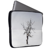 BARE BAUM INMITTEN DES SCHNEES LAPTOPSCHUTZHÜLLE (Vorne Rechts)