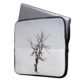 BARE BAUM INMITTEN DES SCHNEES LAPTOPSCHUTZHÜLLE (Vorderseite Links)