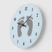 Bare Feet Prints Große Wanduhr (Winkel)