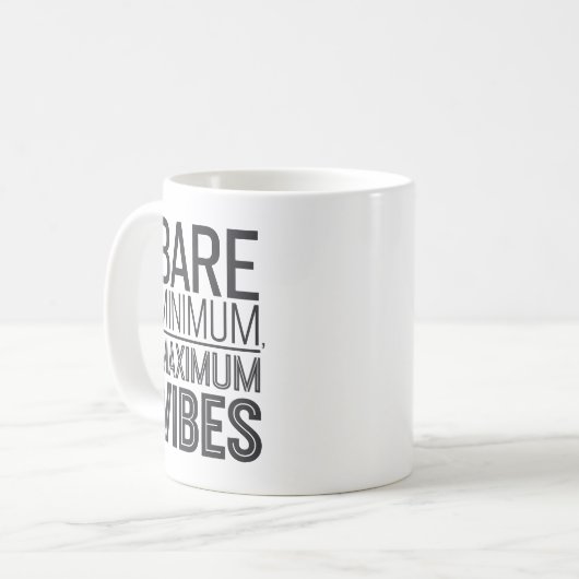 Bare Minimum Maximum Vibes Funny Mug Kaffeetasse (Vorderseite Links)