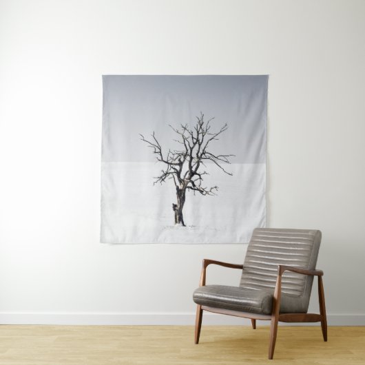 BARE TREE IN THE MIDDLE OF SNOW WANDTEPPICH (Beispiel)