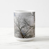 Bare Trees & Clouded Sky Nature Design Kaffeetasse (Mittel)