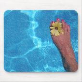 Barefoot im Regen Mousepad (Vorne)