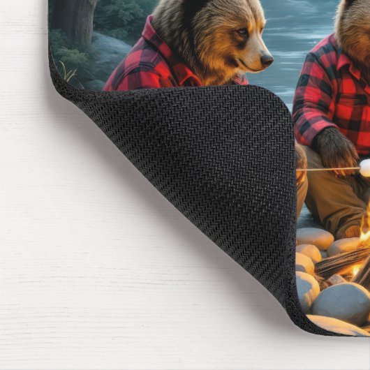 Bären Roasting Marshmallows in einem Campfire Mousepad (Ecke)