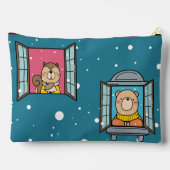 Bären und Eichhörnchen am Fenster Zubehörtasche (Rückseite)