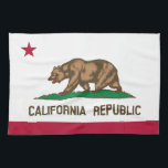 Bärenflagge der Republik Kalifornien: Cali Golden  Geschirrtuch<br><div class="desc">Die Flagge der Republik Kalifornien ist ein Symbol der Republik der kurzen Bärenflagge, die 1846 für einen Zeitraum von 25 Tagen existierte. Die Flagge ist ein einfaches Design mit einem roten Single auf weißem Hintergrund. Der Stern soll den einsamen Staat darstellen, und der weiße Hintergrund soll Reinheit und Unschuld symbolisieren....</div>