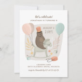 Bärengrummer auf Holzpferd. Niedlicher Kindergebur Einladung (Vorderseite)