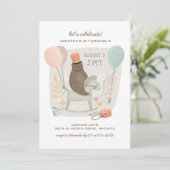 Bärengrummer auf Holzpferd. Niedlicher Kindergebur Einladung (Stehend Vorderseite)