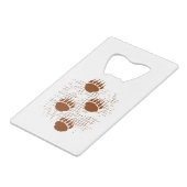 Bärenkuppenstücke auf gerötetem Hintergrund Geldbeutel Flaschenöffner (Vorderseite Schrägansicht)