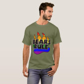 Bärenregel Schwarz auf Regenbogenpfau - HEISS! T-Shirt (Vorne ganz)