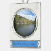 Bärensee im Rocky Mountain Nationalpark Banner-Ornament Silber (Links)