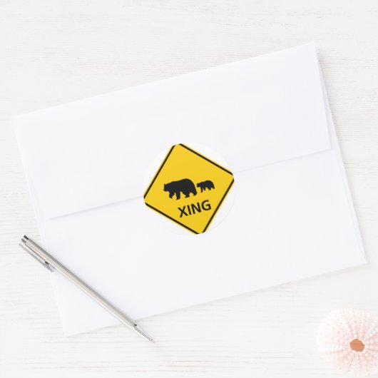 Bärenüberquerung Runder Aufkleber (Umschlag)