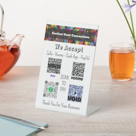 bargeldloses Zahlungssystem für Festivals und Vera Sockelschild (In SItu)
