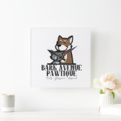 Bark Avenue Pawtique Quadratische Wanduhr (Zuhause)