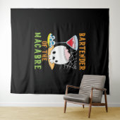 Barkeeper des Macabre-Barkeepers Halloween Wandteppich (Beispiel (Horizontal))