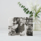 Barkeeper Pouring Drink, 1910 Postkarte (Stehend Vorderseite)