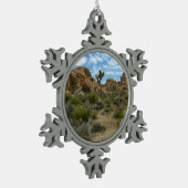 Barker Dam Loop Wandern im Joshua Tree Nationalpar Schneeflocken Zinn-Ornament (Links)