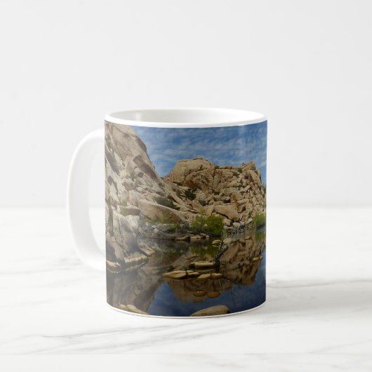 Barker Dam Reflection bei Joshua Tree I Kaffeetasse (Vorderseite Links)