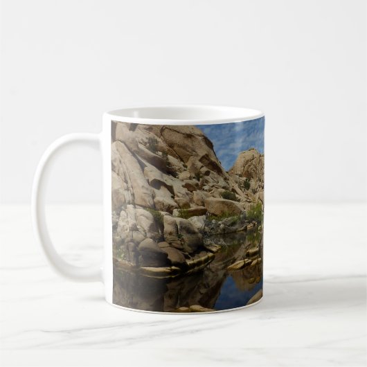 Barker Dam Reflection bei Joshua Tree I Kaffeetasse (Links)