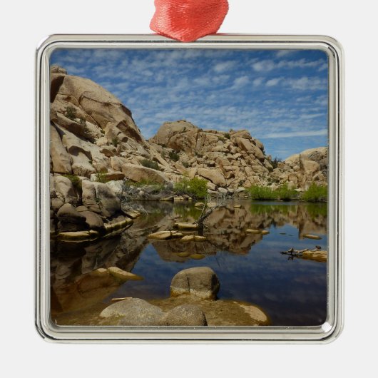 Barker Dam Reflection bei Joshua Tree I Ornament Aus Metall (Vorne)