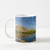 Barker Dam Spiegelung bei Joshua Tree II Kaffeetasse (Links)