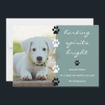 Barking Spirits Bright Puppy Dog Foto Feiertagskarte<br><div class="desc">Brillante Spirituosen hell: Ihr Begleiter-Foto mit schwarz-weißem Pfosten und grauen Schneeflocken auf blaugrauem Hintergrund. Bildvorlage über Pixabay,  lizenziert unter CC0 und muss durch Ihr eigenes Foto ersetzt werden</div>