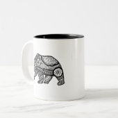 Bärn-Mandala-Kunst Zweifarbige Tasse (Vorderseite Links)