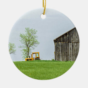 Barn Scene With Tractor Keramikornament