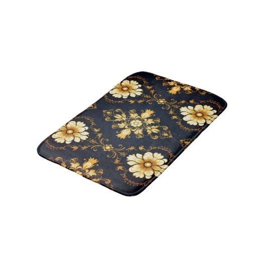 "Barockes Ornament-Muster in Gold und Schwarz" Badematte (Schrägansicht)