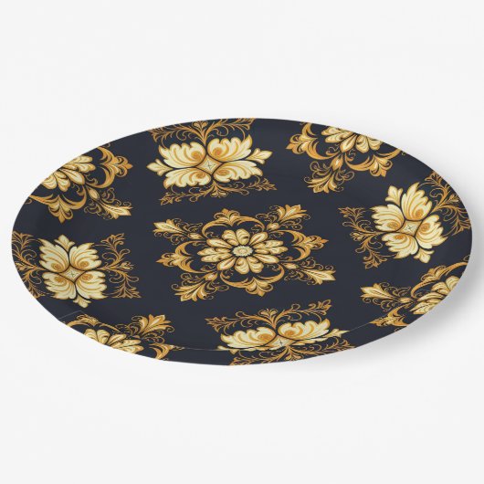 "Barockes Ornament-Muster in Gold und Schwarz" Dec Pappteller (Schrägansicht)