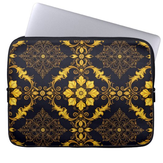 "Barockes Ornament-Muster in Gold und Schwarz" Laptopschutzhülle (Vorderseite)