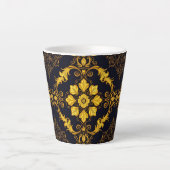 "Barockes Ornament-Muster in Gold und Schwarz" Milchtasse (Vorderseite)