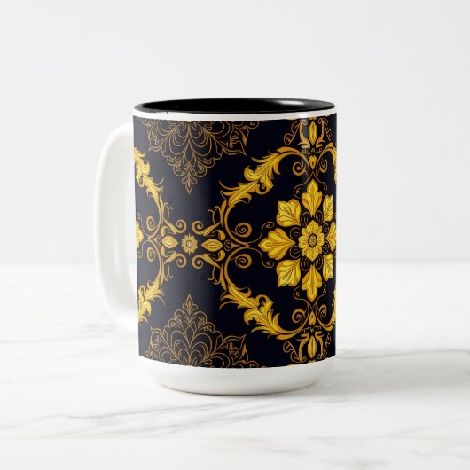 "Barockes Ornament-Muster in Gold und Schwarz" Zweifarbige Tasse (Vorderseite Links)