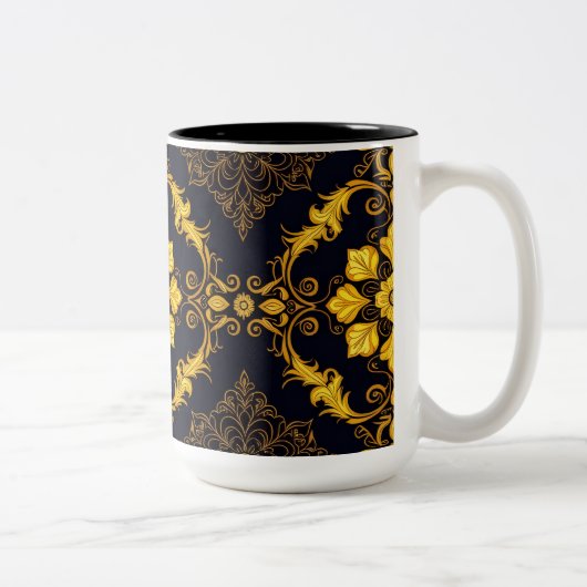 "Barockes Ornament-Muster in Gold und Schwarz" Zweifarbige Tasse (Rechts)