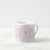 Barockes rosa mit Blumenmuster. Monogramm Espressotasse (Vorderseite Rechts)