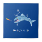 Barracuda Fisch hungriger Cartoon Fliese (Vorderseite)